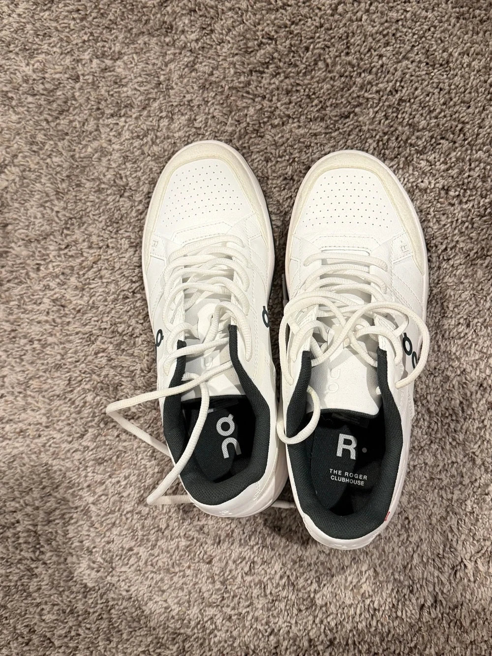On Running The Roger Clubhouse Sneakers White Evergreen